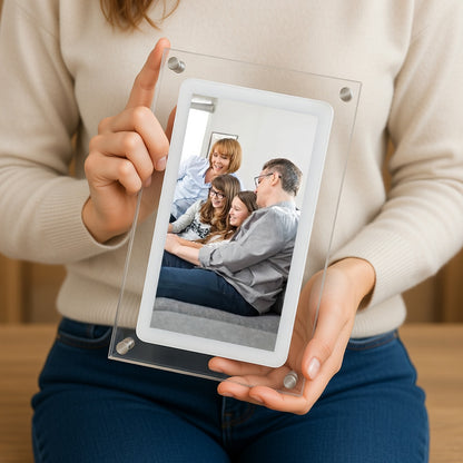 Digital Photo Frame with Auto-Rotating Display